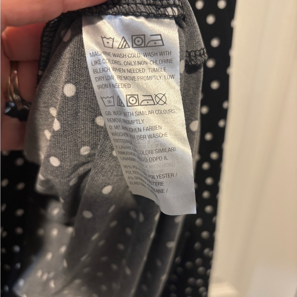 SUSAN GRAVER Black/White Polka Dot Women's Top w/Cut-Out Detail at Back of Neck - Picture 8 of 8